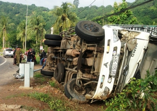Gia Lai Lật xe tải, 4 người thương vong trên QL19